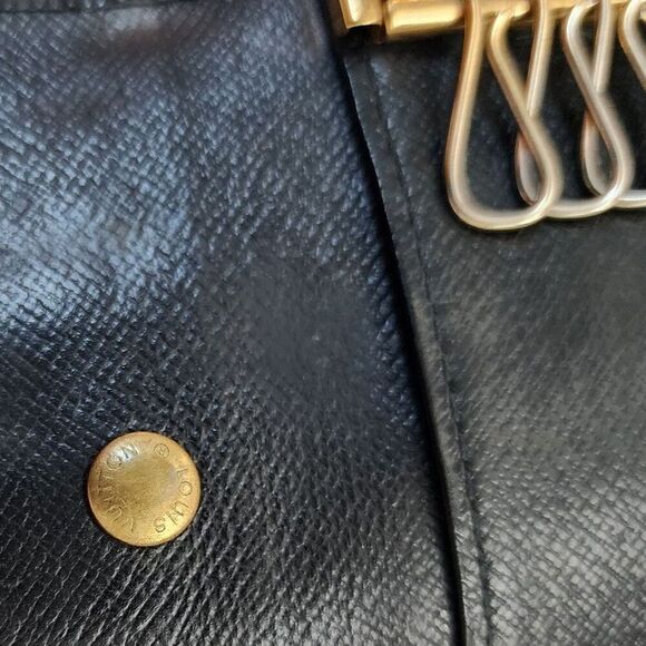 Louis Vuitton LV Black Epi Keyholder - Picture 9 of 10